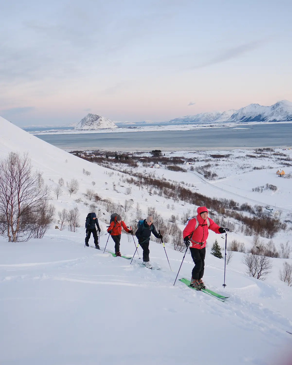 Halvårskurs. Det komplette kurs - skredkurs, klatrekurs, isklatring i Lofoten, Lyngen, Stetind og Chamonix.